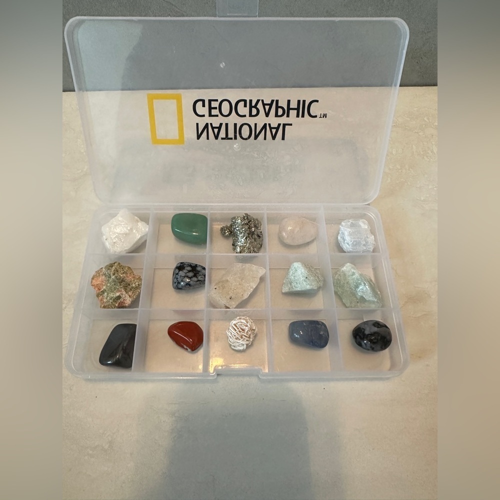 NAT GEO ROCK KIT KIDS DISCOVERY KIT Stones Gems Crystals